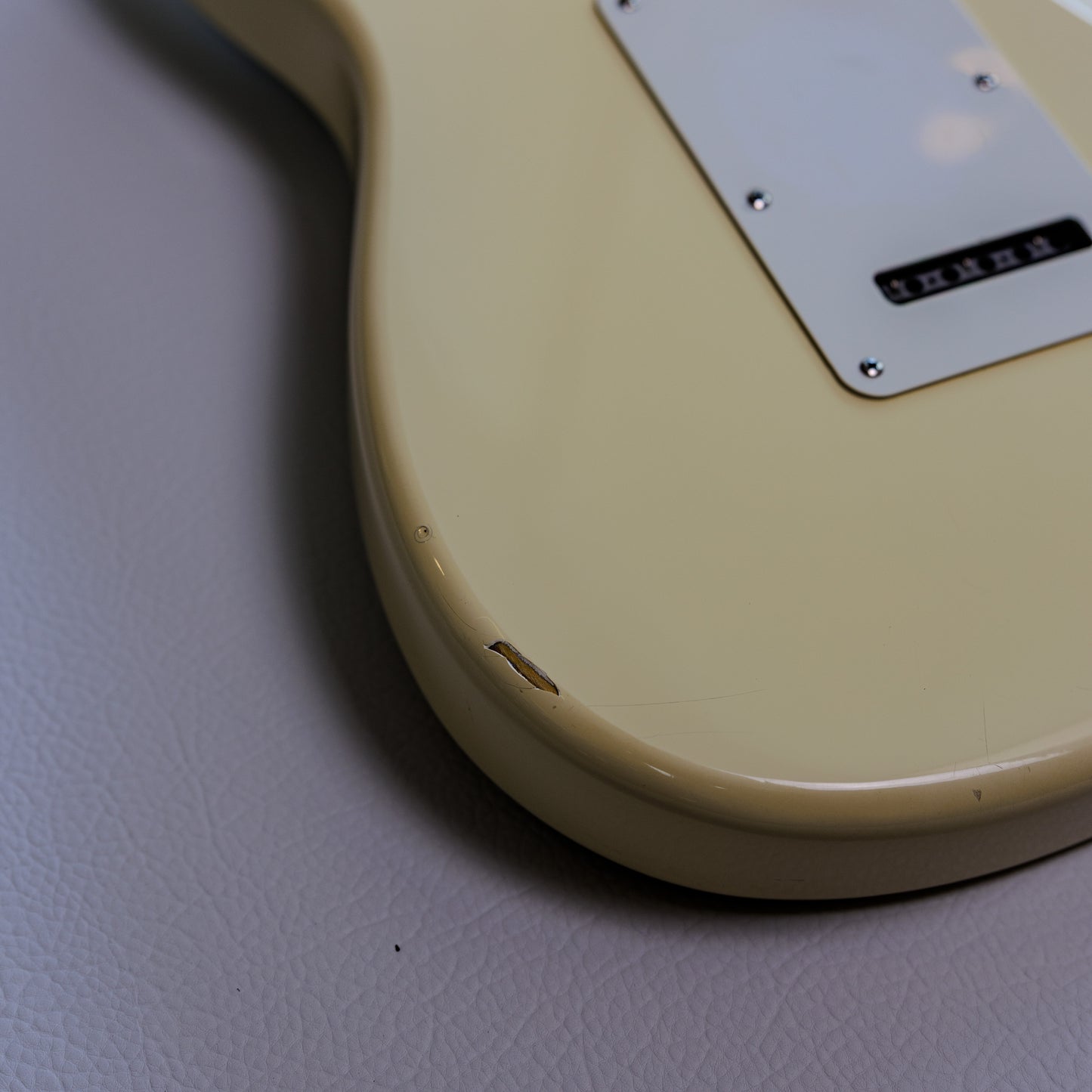 Fender Standard Stratocaster with Maple Fretboard 2005 - Arctic White