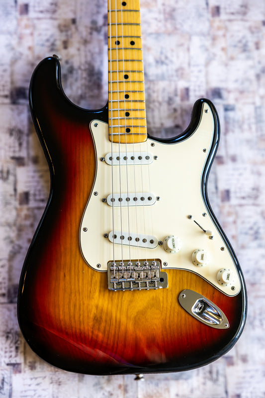 Fender Stratocaster with 3-Bolt Neck, Maple Fretboard 1971 - 1977 - Sunburst