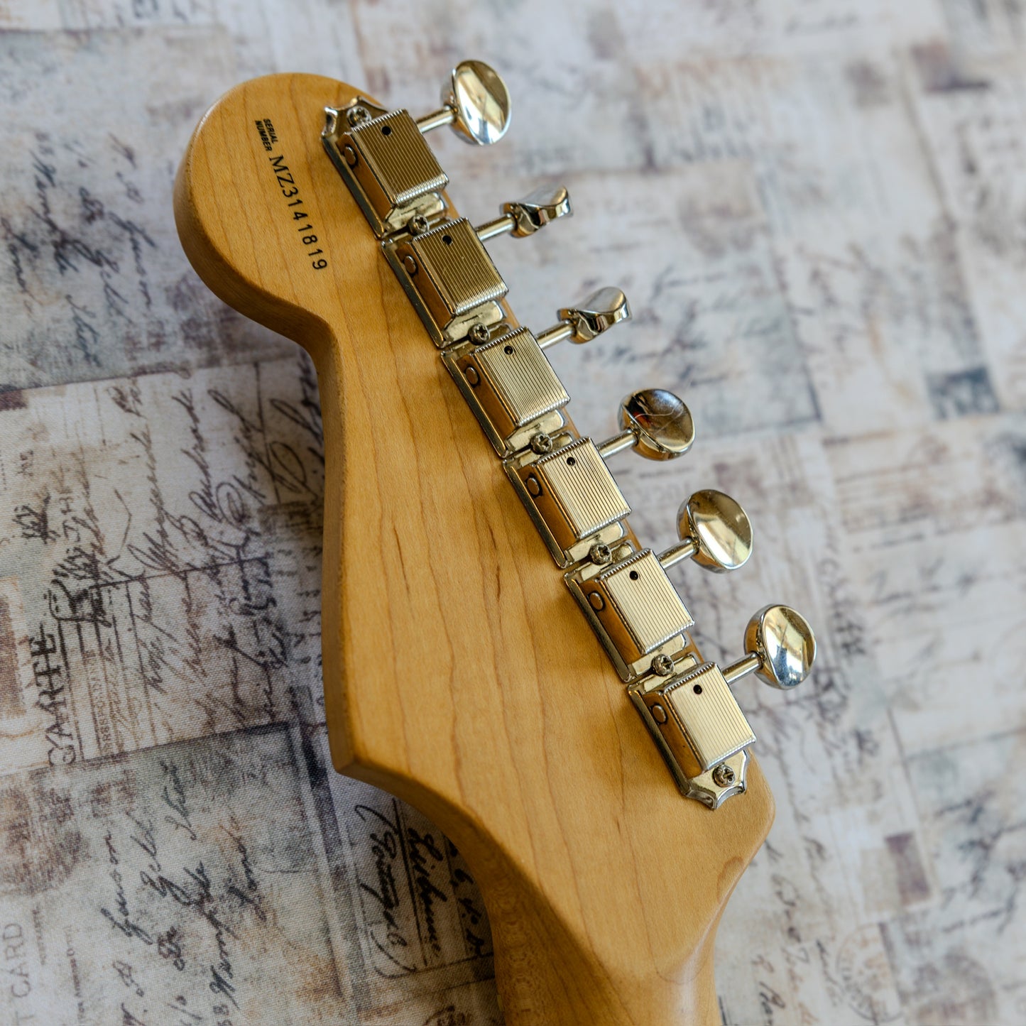 Fender Standard Stratocaster with Maple Fretboard 1998 - 2005 - Brown Sunburst