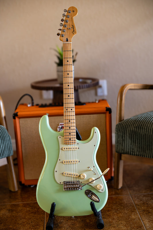 Fender Player Stratocaster with Maple Fretboard 2019 - 2021 - Surf Pearl limited edition