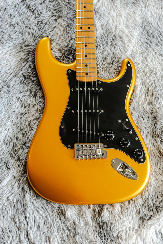 SUPER RARE Fender Standard Stratocaster Satin with Maple Fretboard 2014 - Blaze Gold