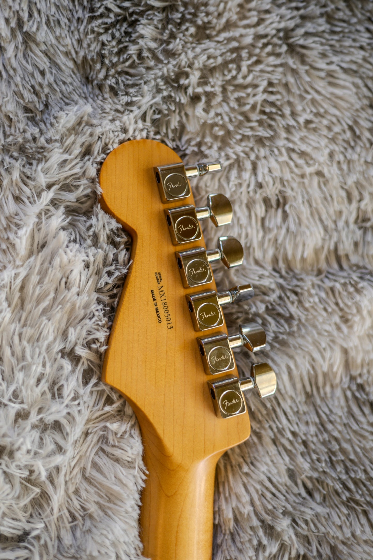 Fender Standard Stratocaster with Maple Fretboard 2006 - 2017 - Brown Sunburst