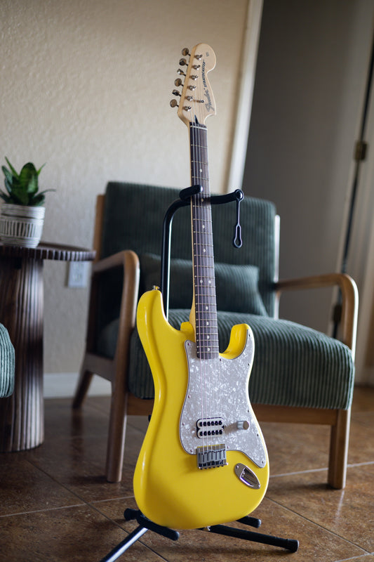 Fender Limited Edition Tom DeLonge Signature Stratocaster 2023 - Graffiti Yellow