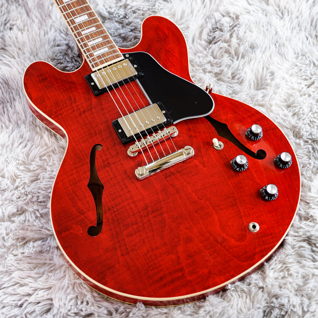 Gibson ES-335 in Sixties Cherry, the reference point for comparing the ES-345 and its Varitone switch