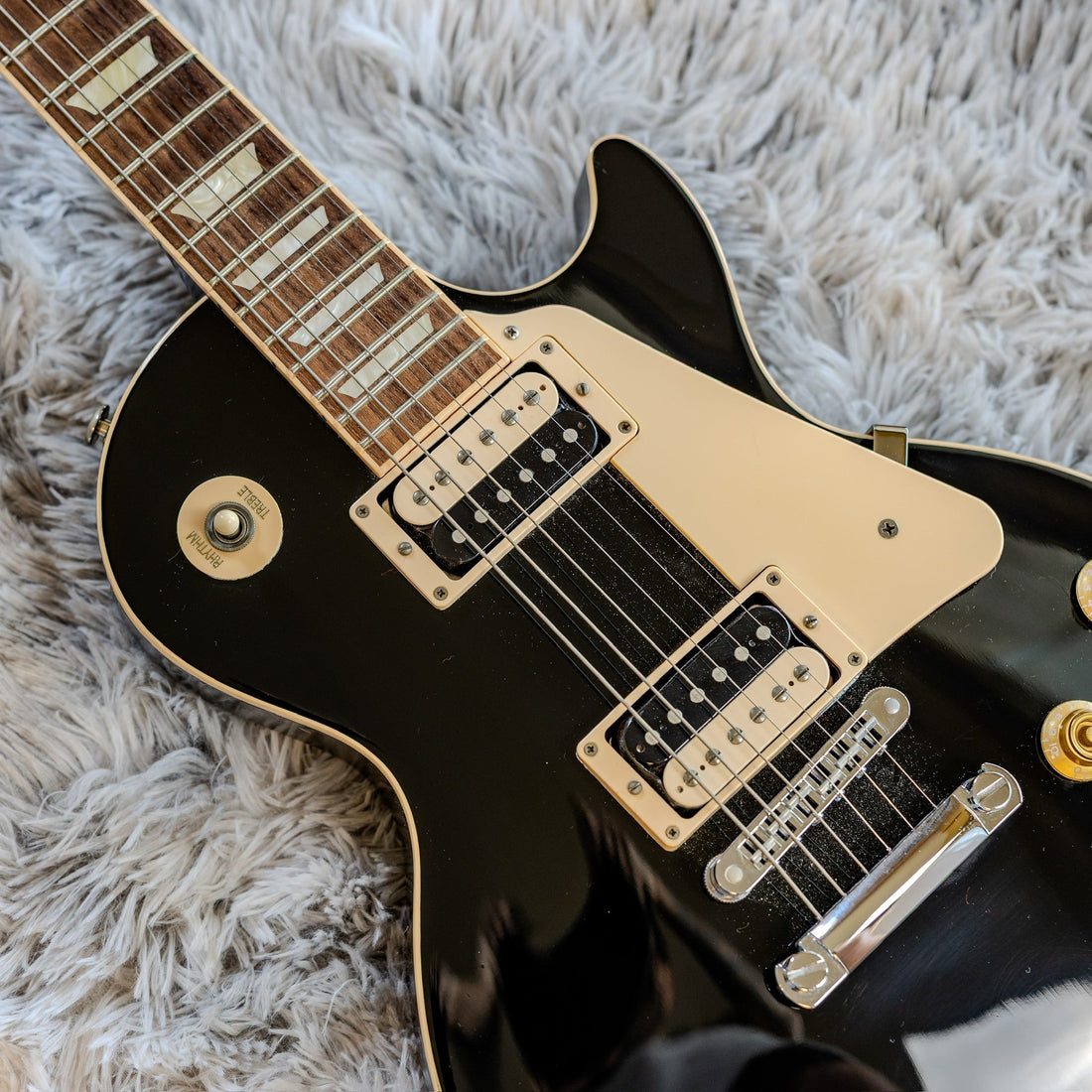 Close-up of a rosewood fingerboard and frets on a used Gibson Les Paul, showing frets in good, level condition.