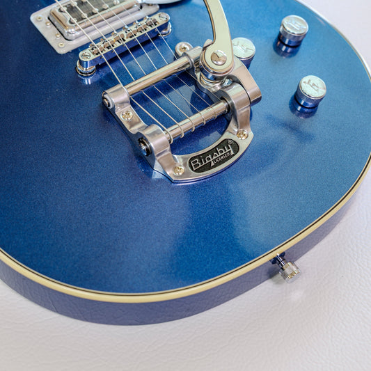 Close-up of a Bigsby vibrato tailpiece and tune-o-matic bridge on a Gretsch Electromatic Double Jet FT