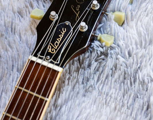 Nut and first frets of a 1997 Gibson Les Paul Classic, the area where nut slot height causes fretted notes to play sharp
