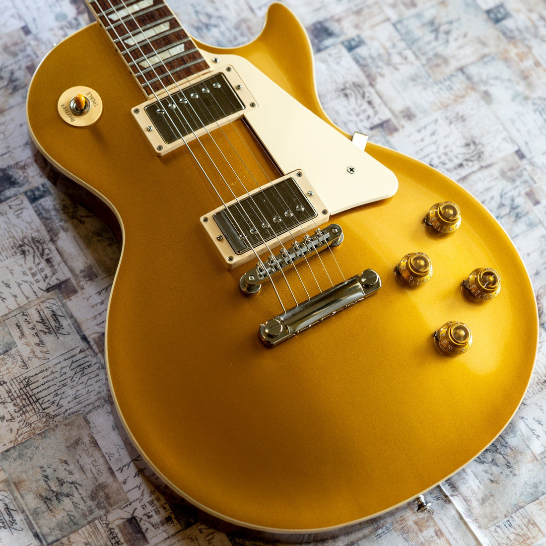 Gibson Les Paul Standard '50s Gold Top, a classic Original Collection guitar