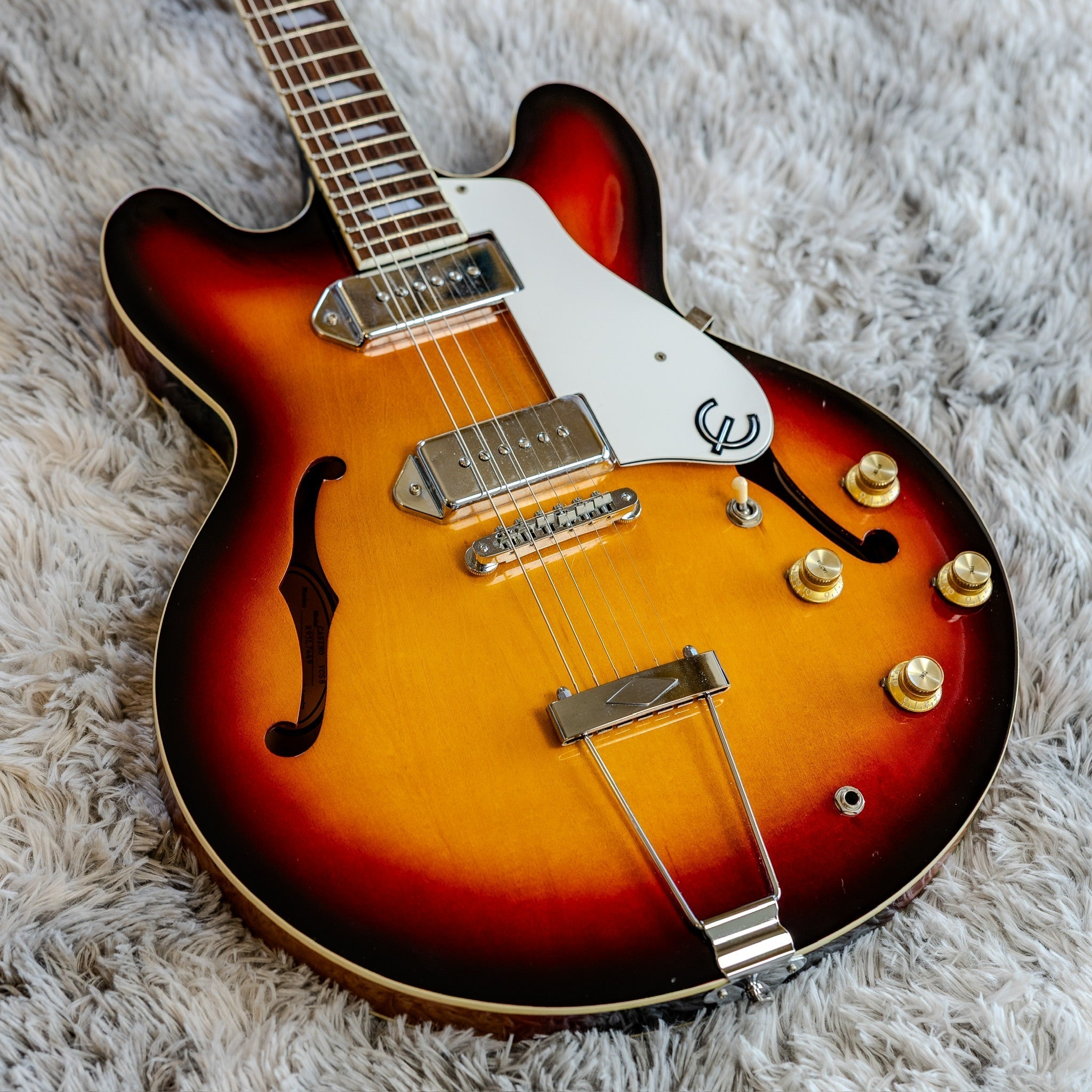 【10940】EPIPHONE by Gibson Casino VS Epiphone Casino vs. Gibson ES-335: Why They Sound So Different