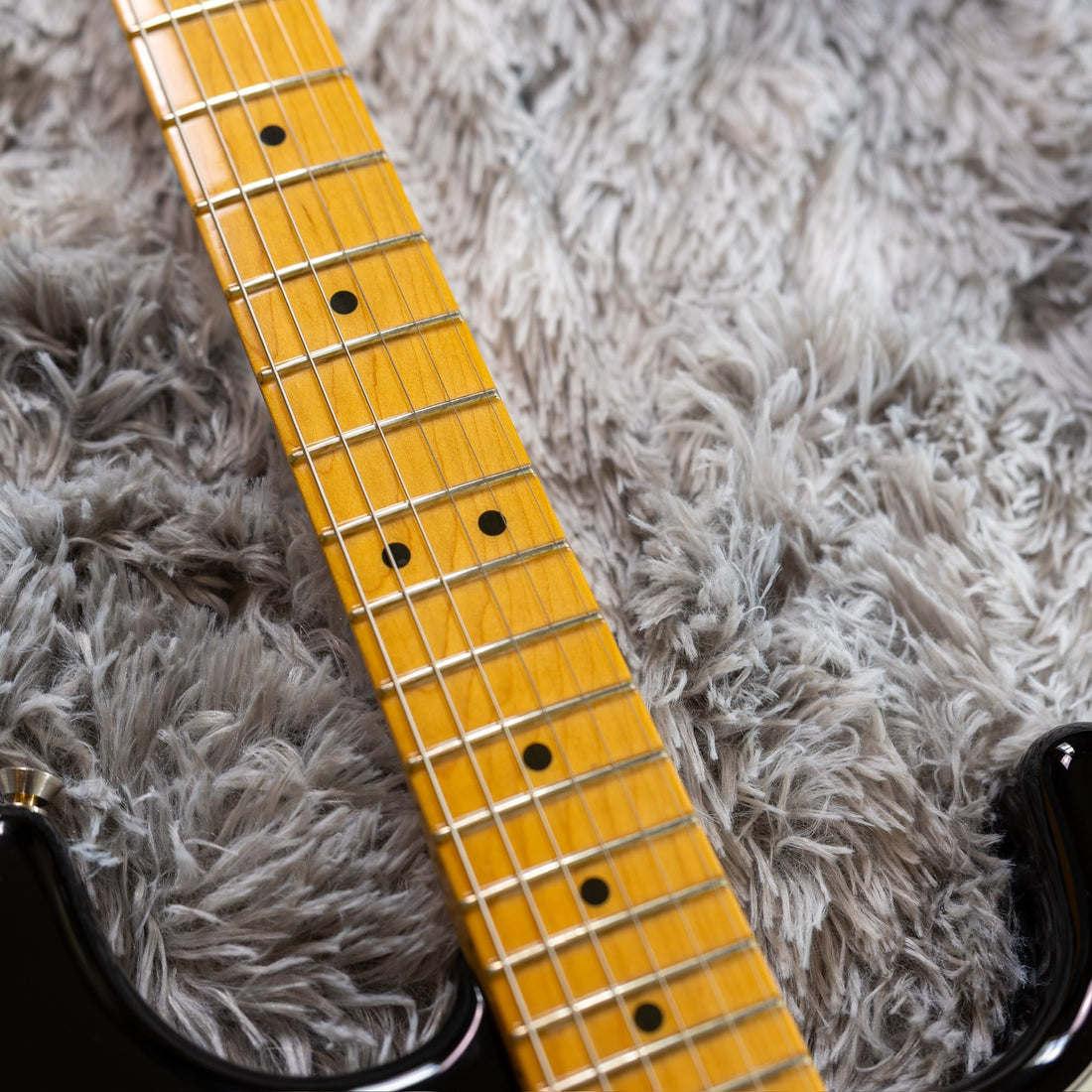 Close-up of a maple Stratocaster fretboard, illustrating that guitar dead spots come from neck resonance rather than fret condition