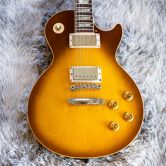 Gibson Les Paul with two covered humbuckers — you can't tell the magnet type by looking