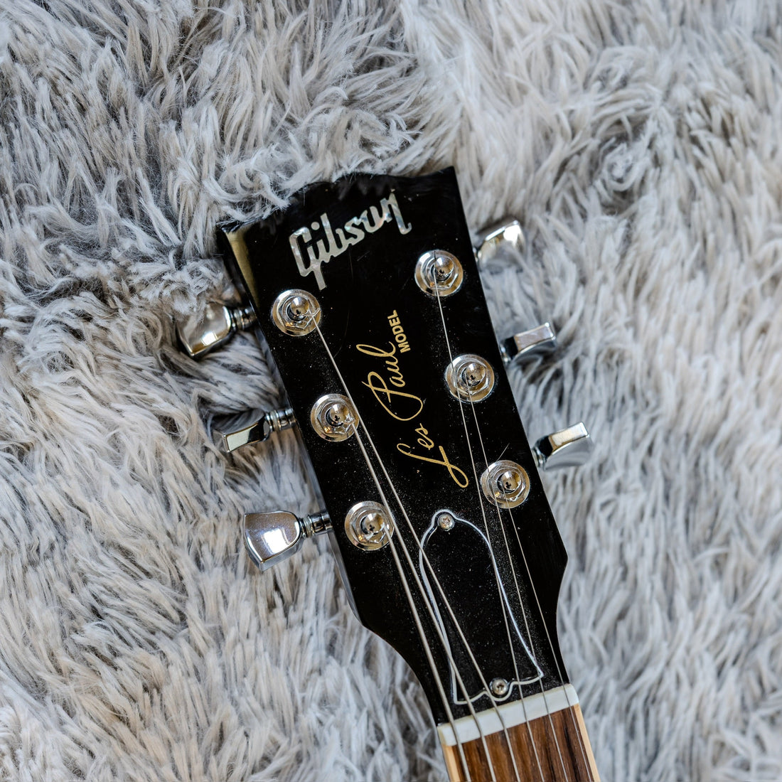 Gibson Les Paul Traditional Pro headstock showing the nut, string path and tuners