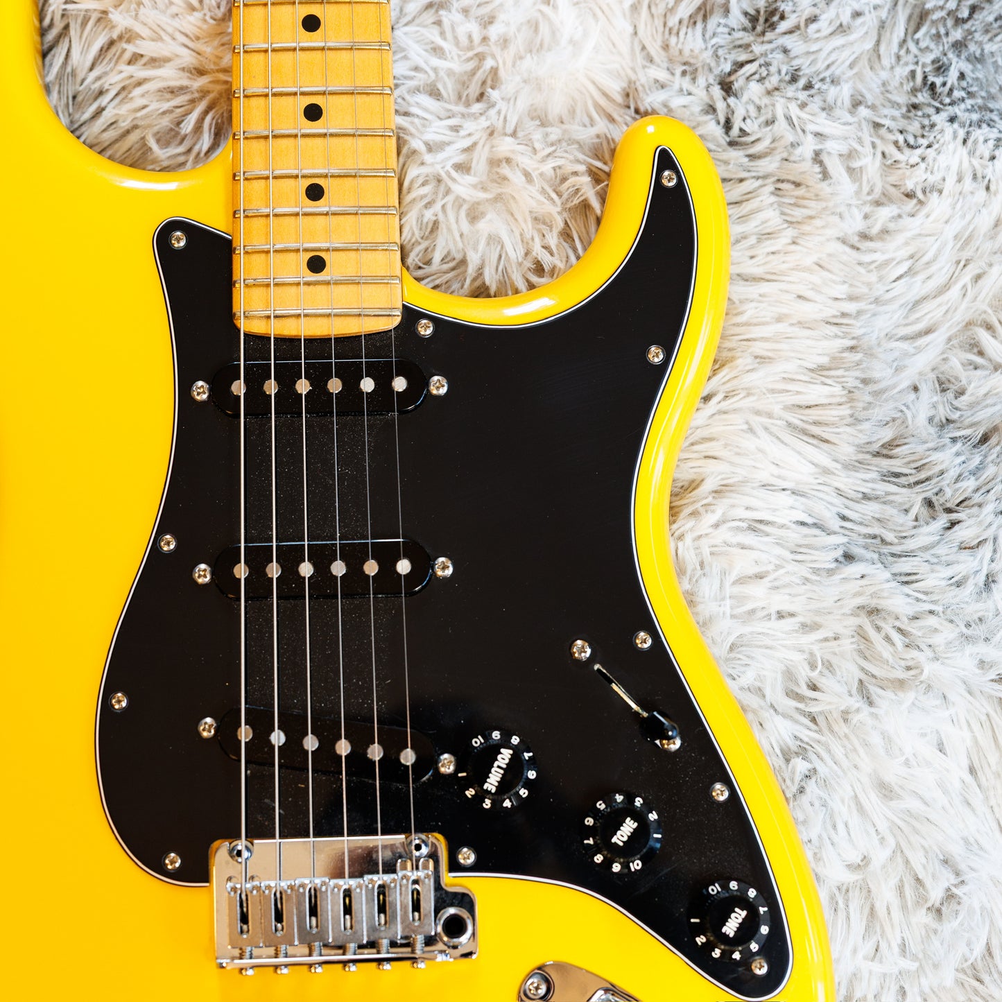 Fender Player II Modified Stratocaster with Maple Fretboard 2025 - Present - Sunshine Yellow