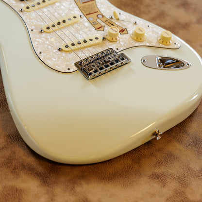 Minty Fender Deluxe Roadhouse Stratocaster with Rosewood Fretboard 2014 - 2015 - Sonic Blue