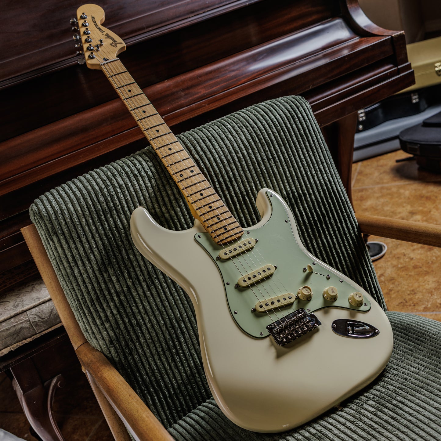 Fender Deluxe Roadhouse Stratocaster with Maple Fretboard 2018 - Olympic White