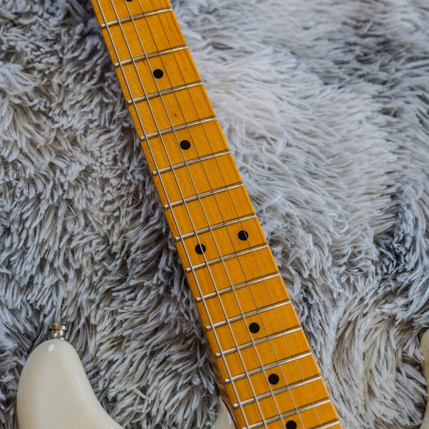 Fender Eric Johnson Stratocaster with Maple Fretboard 2005 - Present - White Blonde