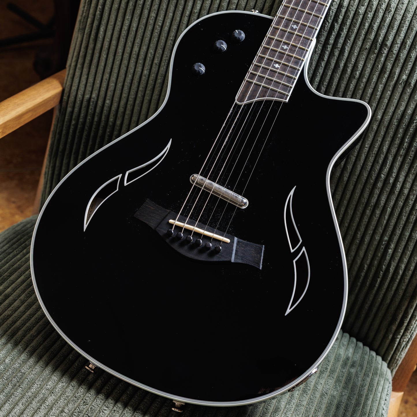 Taylor T5z Standard with Sitka Spruce Top 2014 - Present - Black