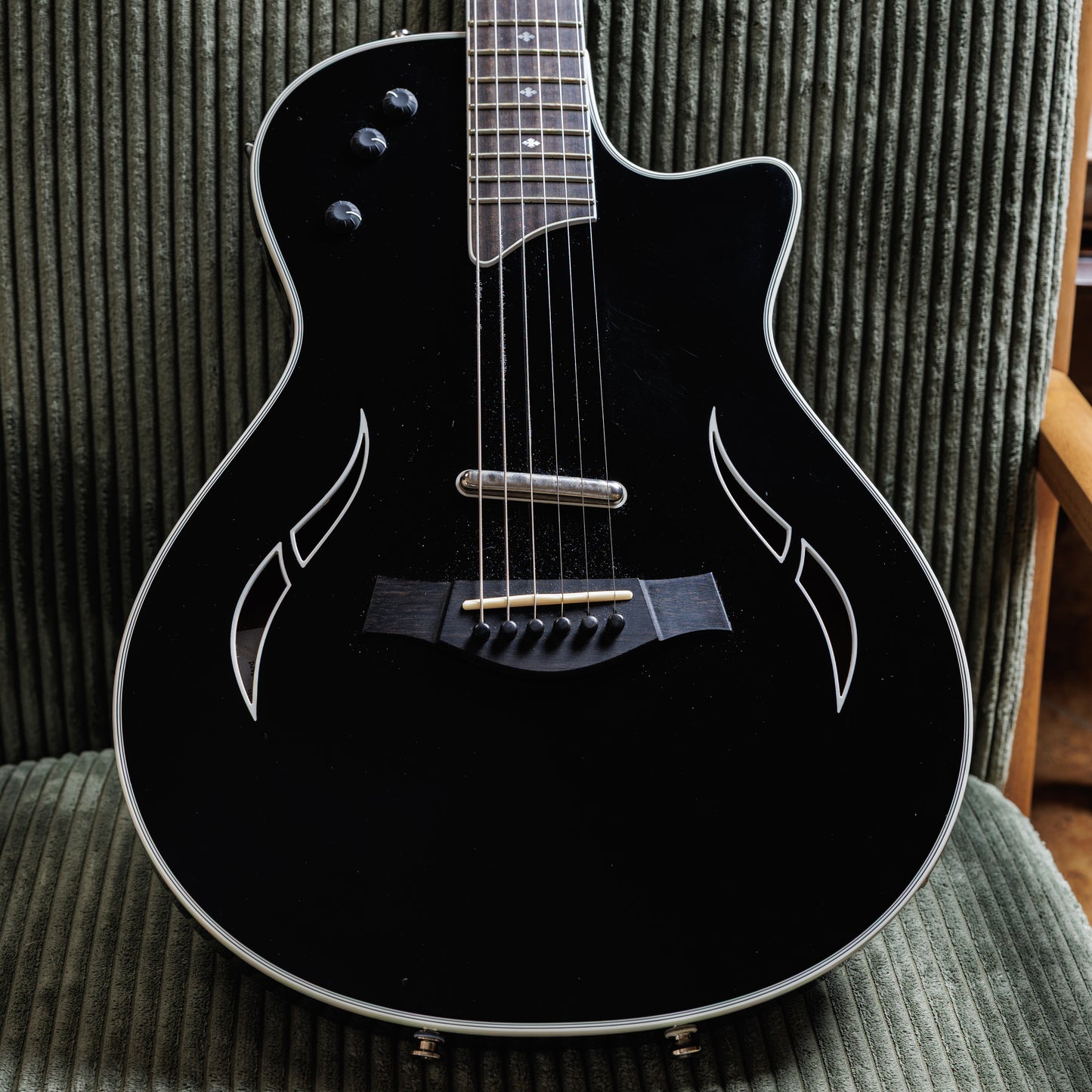 Taylor T5z Standard with Sitka Spruce Top 2014 - Present - Black