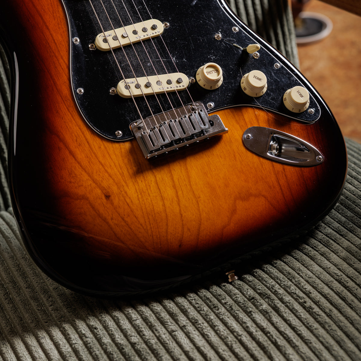 Fender American Ultra Luxe Stratocaster with Maple Fretboard 2021 - 2-Color Sunburst
