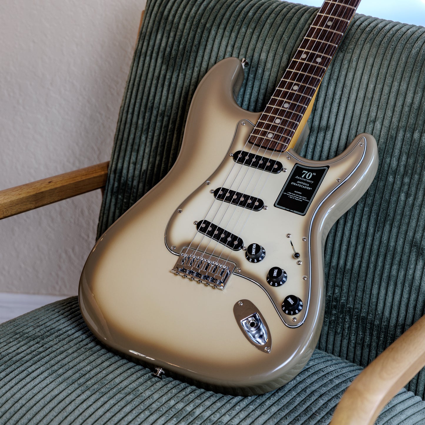 Fender 70th Anniversary Vintera II Stratocaster 2024 - Antigua