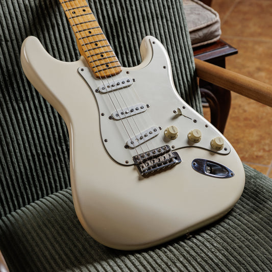 Fender Jimi Hendrix Voodoo Stratocaster with Maple Fretboard 1997 - 2000 - Olympic White