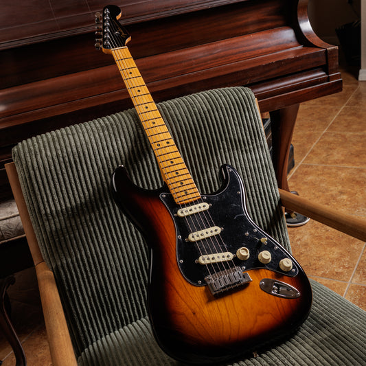 Fender American Ultra Luxe Stratocaster with Maple Fretboard 2021 - 2-Color Sunburst