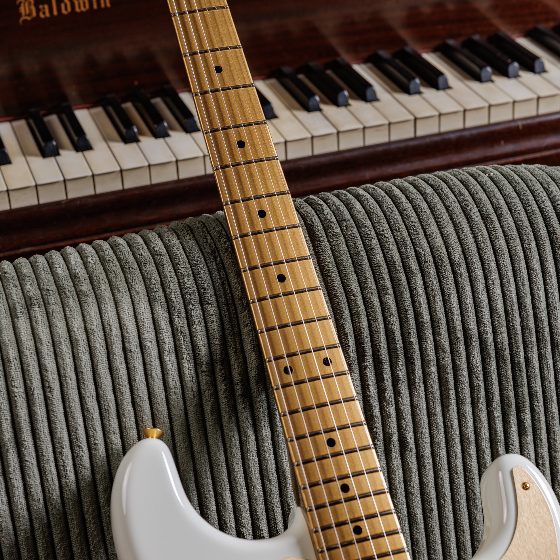 Fender Custom Shop 1959 Stratocaster NOS Olympic White / HLE Gold Lace Sensors