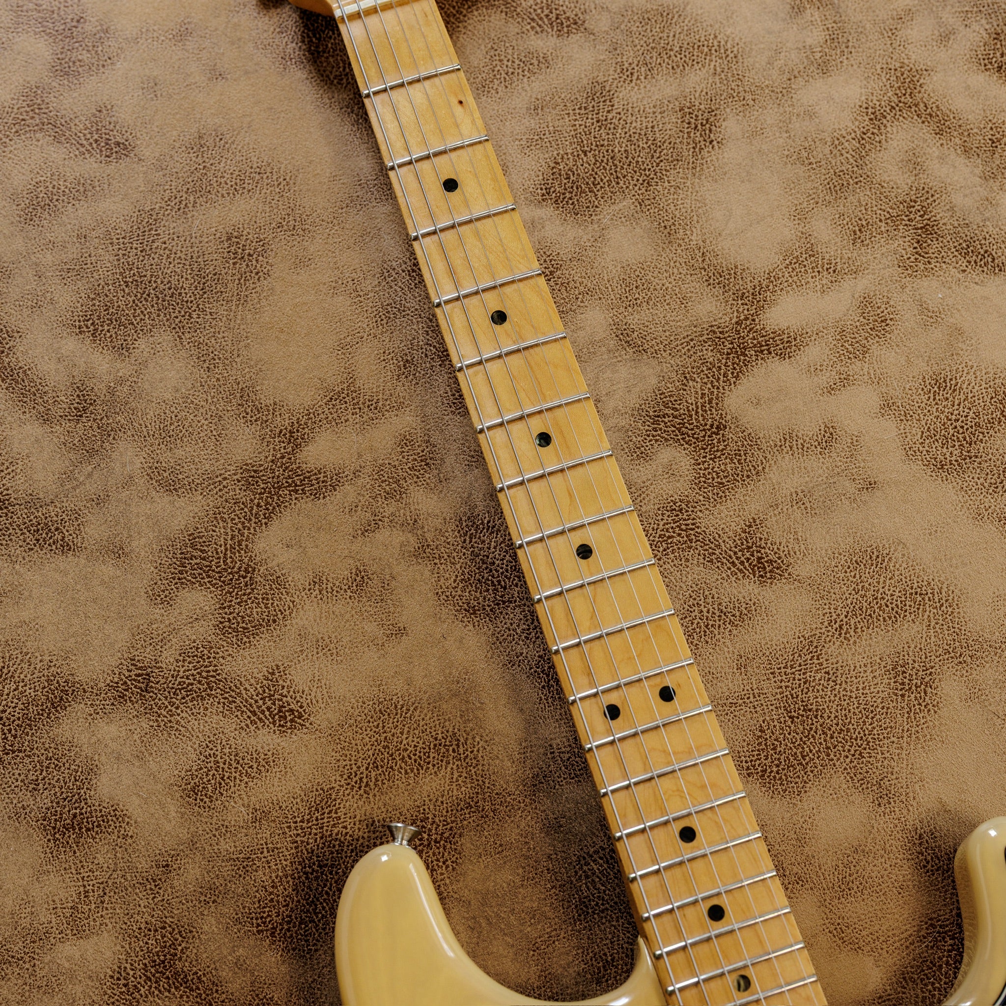 Fender Deluxe Stratocaster with Maple Fretboard 2017 - 2019