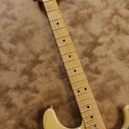 Fender Deluxe Stratocaster with Maple Fretboard 2017 - 2019 - Vintage Blonde