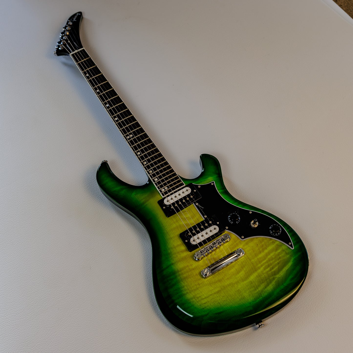 CLEAN Gibson Victory Figured Top 2024 - Present - Iguana Burst