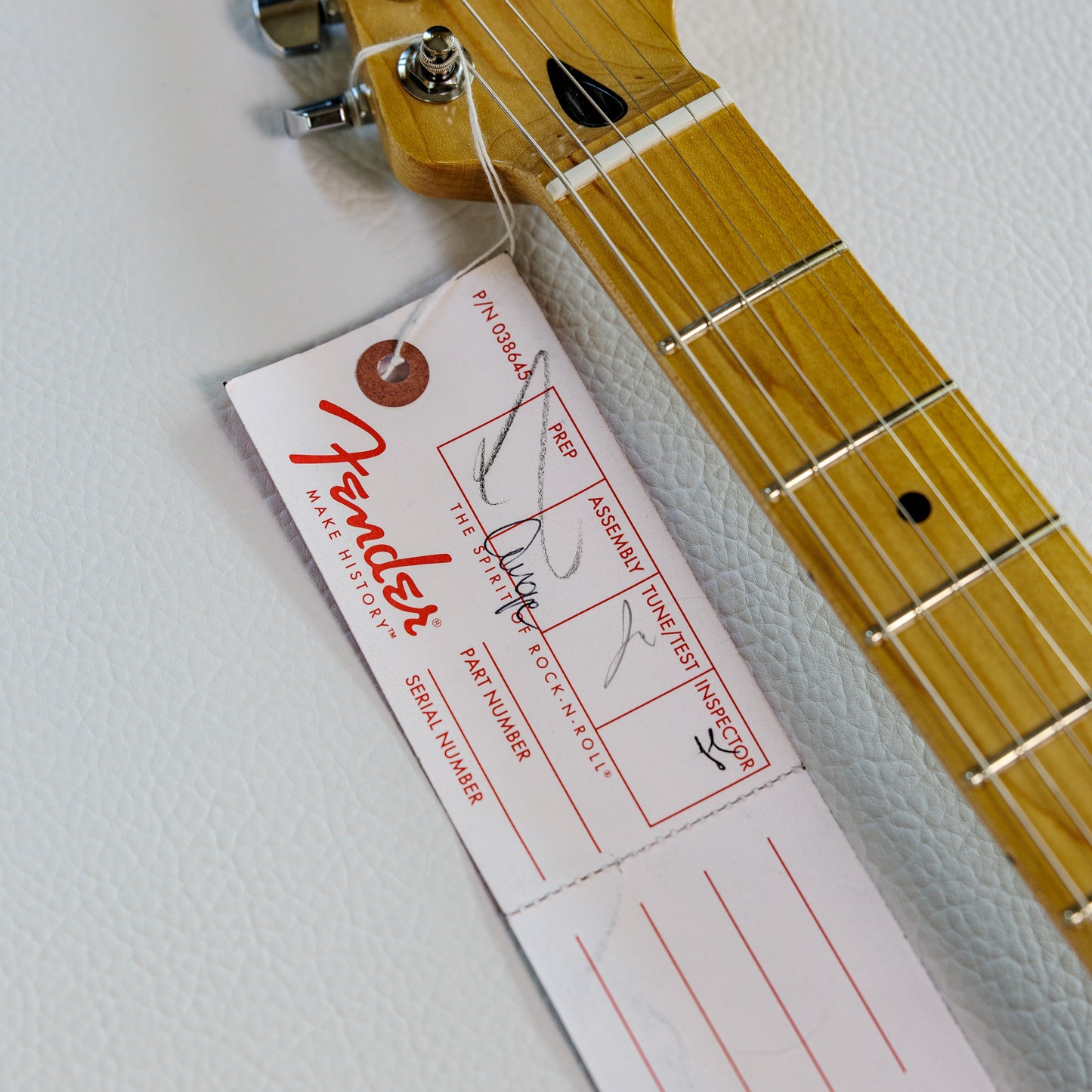 Fender Deluxe Roadhouse Stratocaster with Maple Fretboard 2016 - Vintage White
