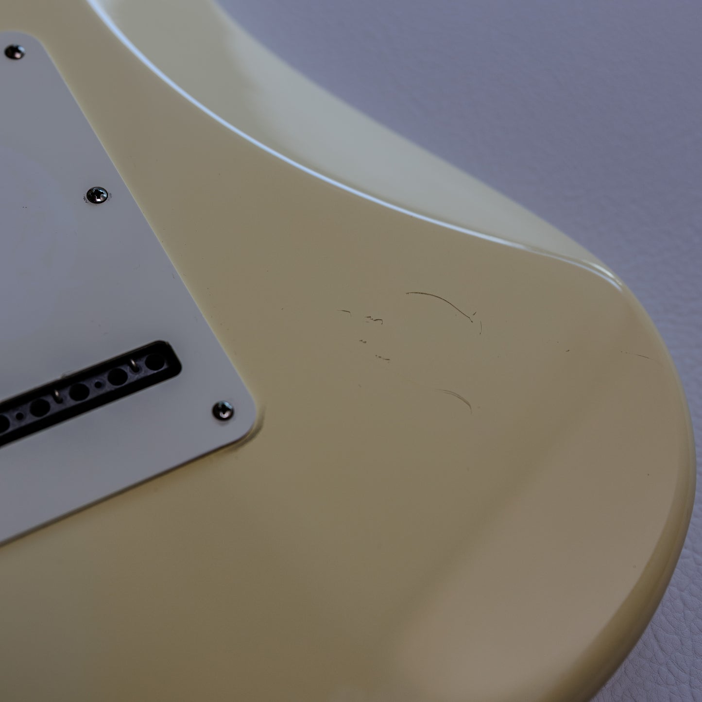 Fender Standard Stratocaster with Maple Fretboard 2005 - Arctic White