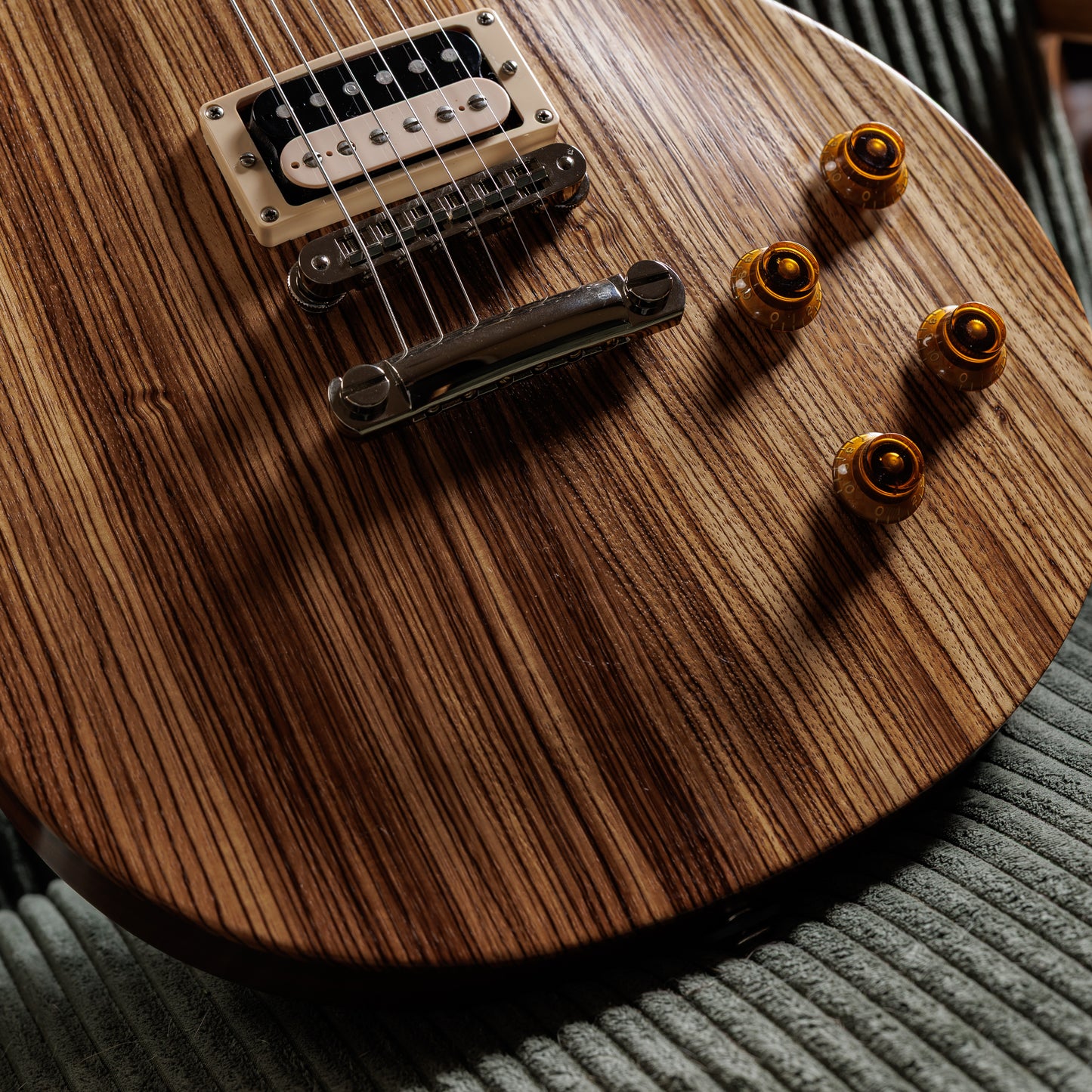Gibson Guitar Of The Week #19 Les Paul Classic Antique 2007 - Zebra Wood