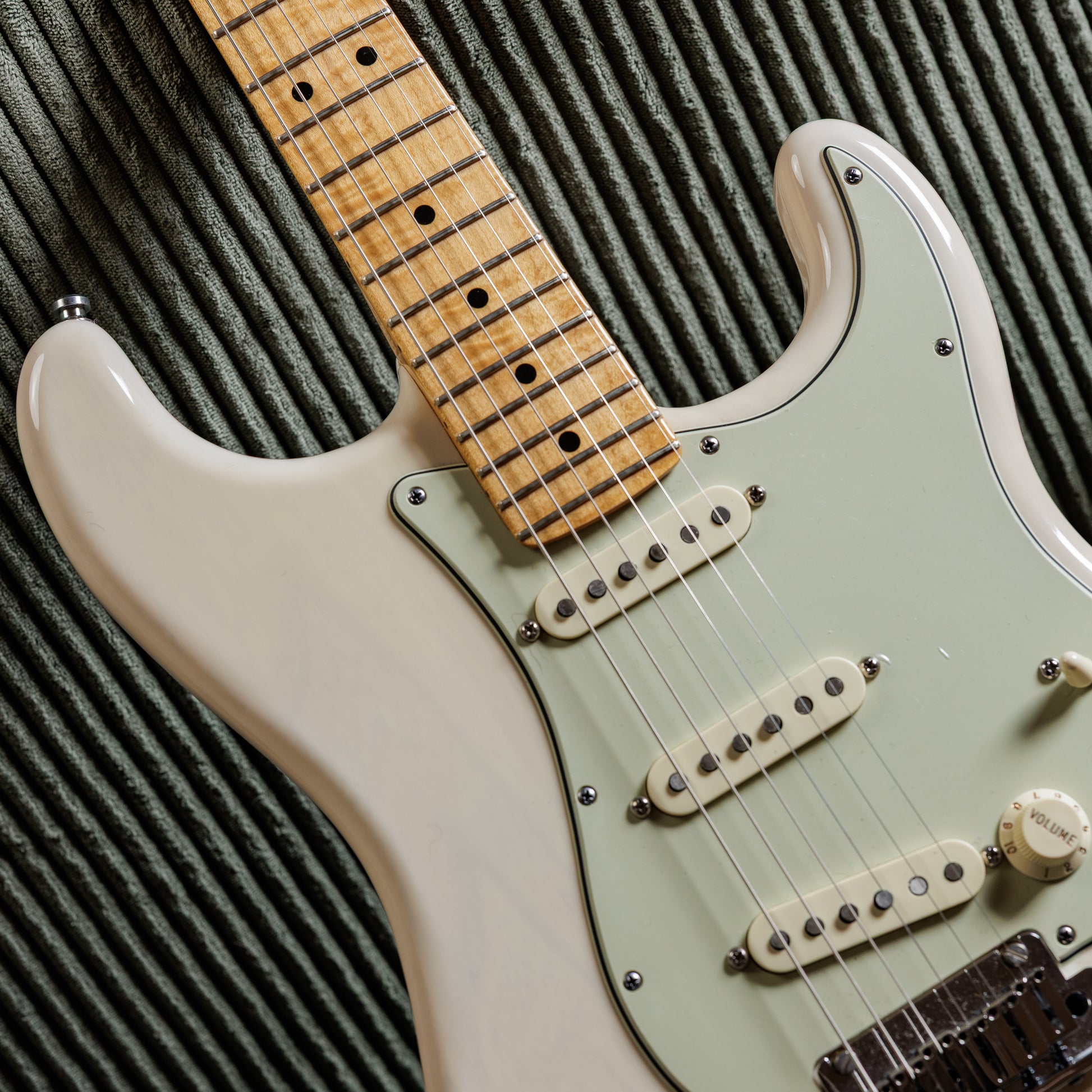 Fender Custom Shop Custom Deluxe Stratocaster - Transparent White