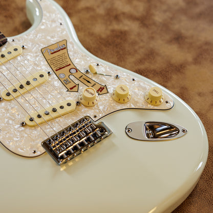 Minty Fender Deluxe Roadhouse Stratocaster with Rosewood Fretboard 2014 - 2015 - Sonic Blue