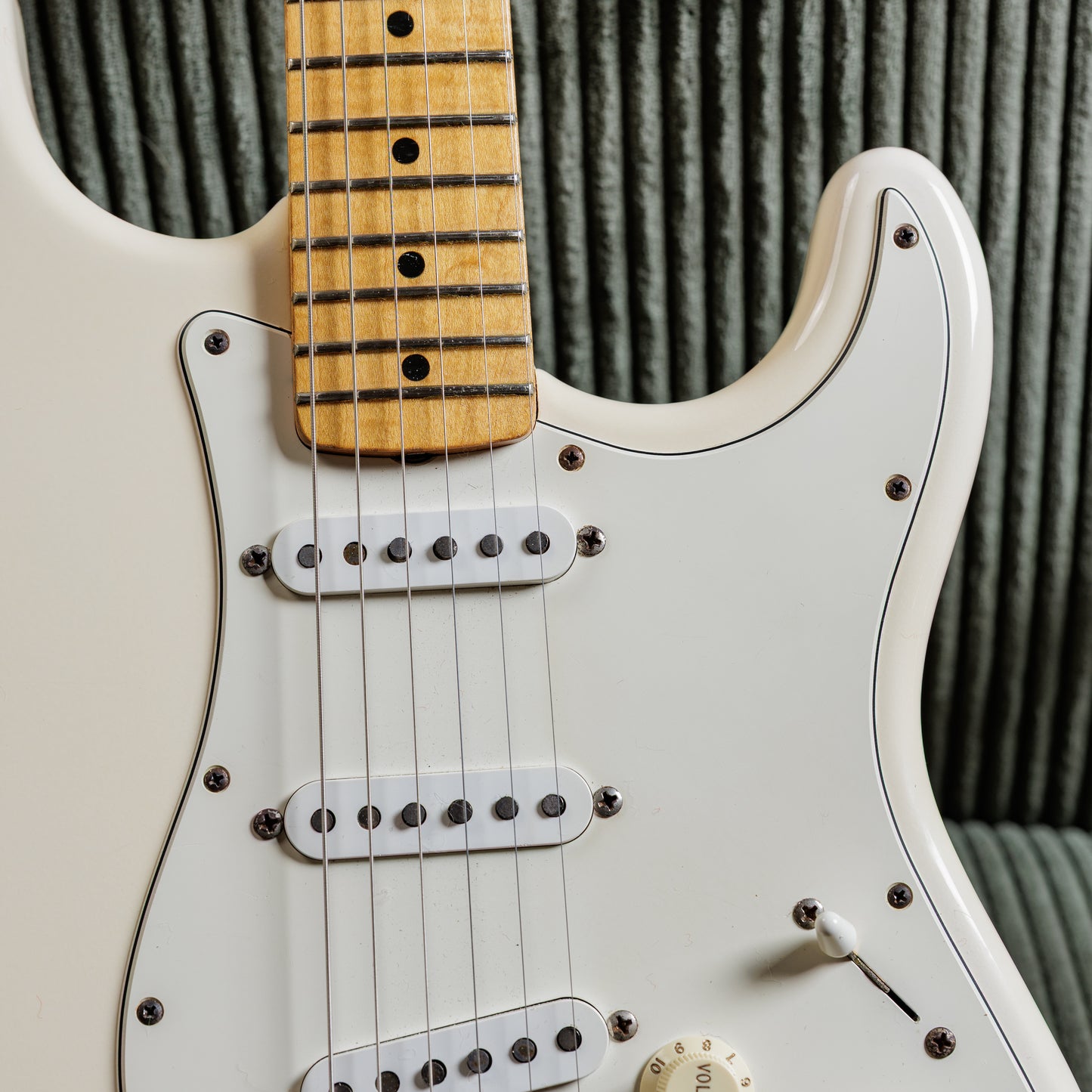 Fender Jimi Hendrix Voodoo Stratocaster with Maple Fretboard 1997 - 2000 - Olympic White