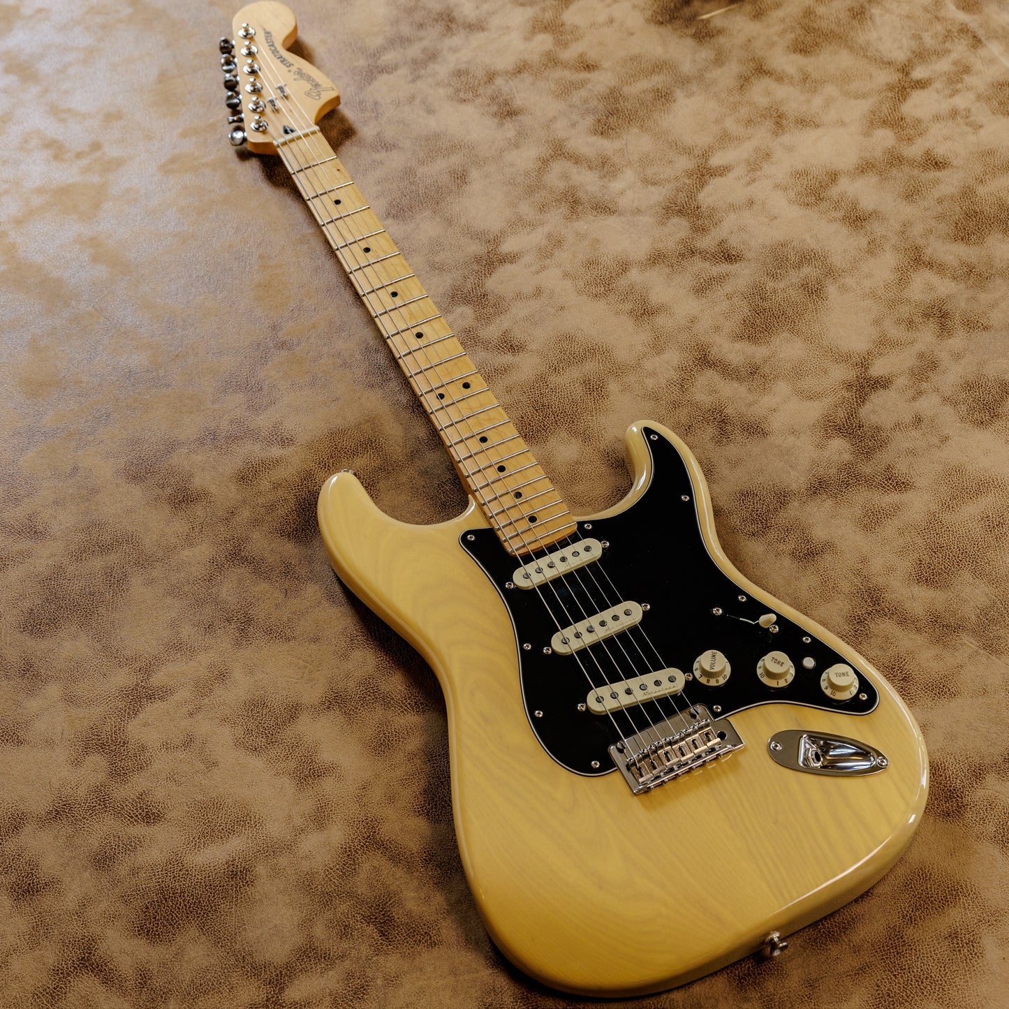 Fender Deluxe Stratocaster with Maple Fretboard 2017 - 2019 - Vintage Blonde