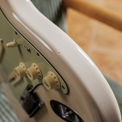 Fender Custom Shop Custom Deluxe Stratocaster - Transparent White