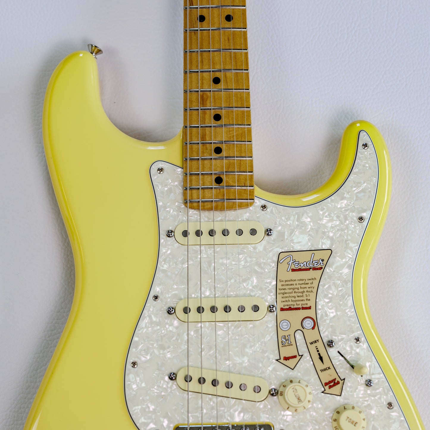 Fender Deluxe Roadhouse Stratocaster with Maple Fretboard 2016 - Vintage White