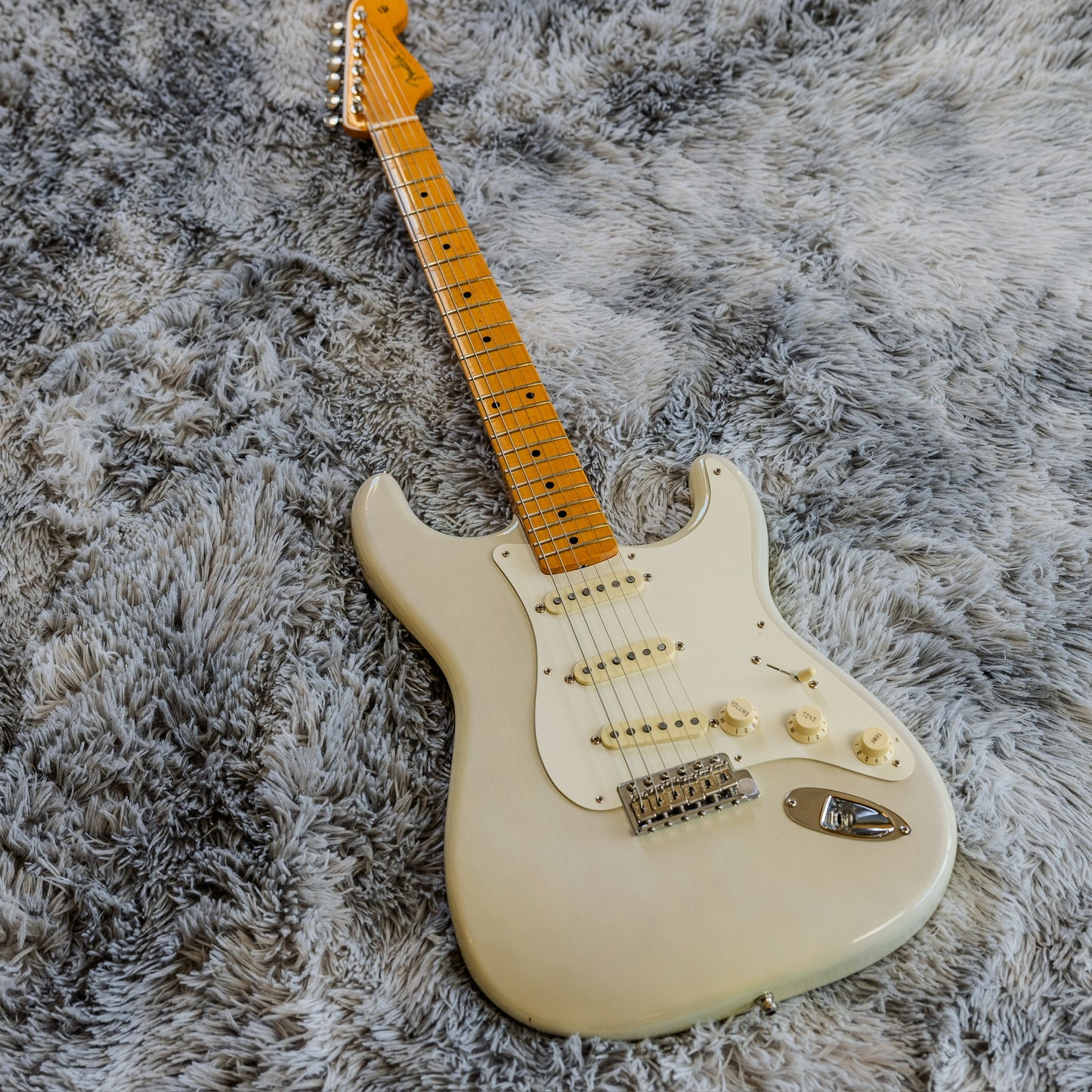Fender Eric Johnson Stratocaster with Maple Fretboard 2005 - Present - White Blonde
