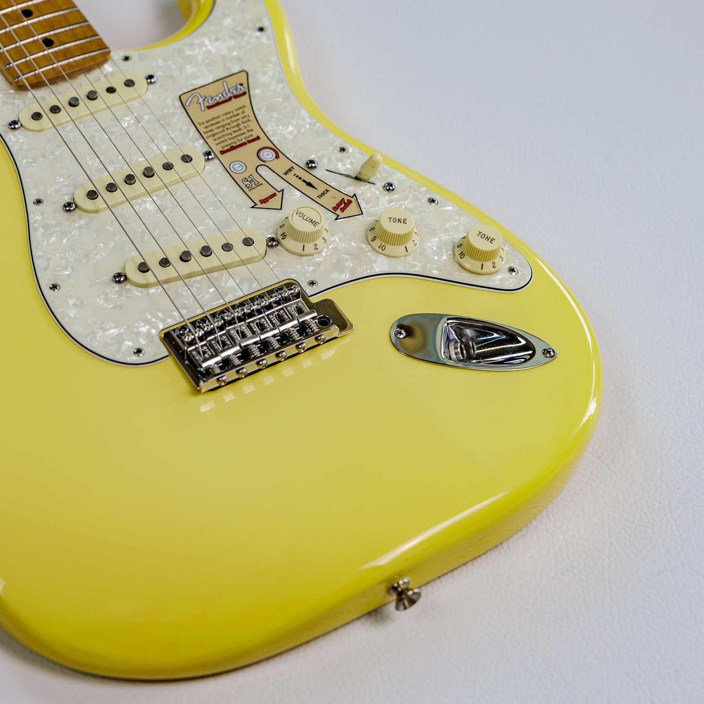 Fender Deluxe Roadhouse Stratocaster with Maple Fretboard 2016 - Vintage White
