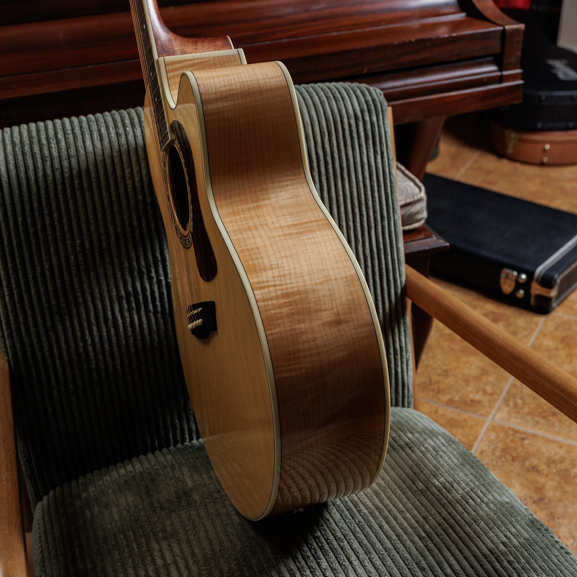 Washburn HJ40SCE Heritage Jumbo with Electronics 2010s - Natural