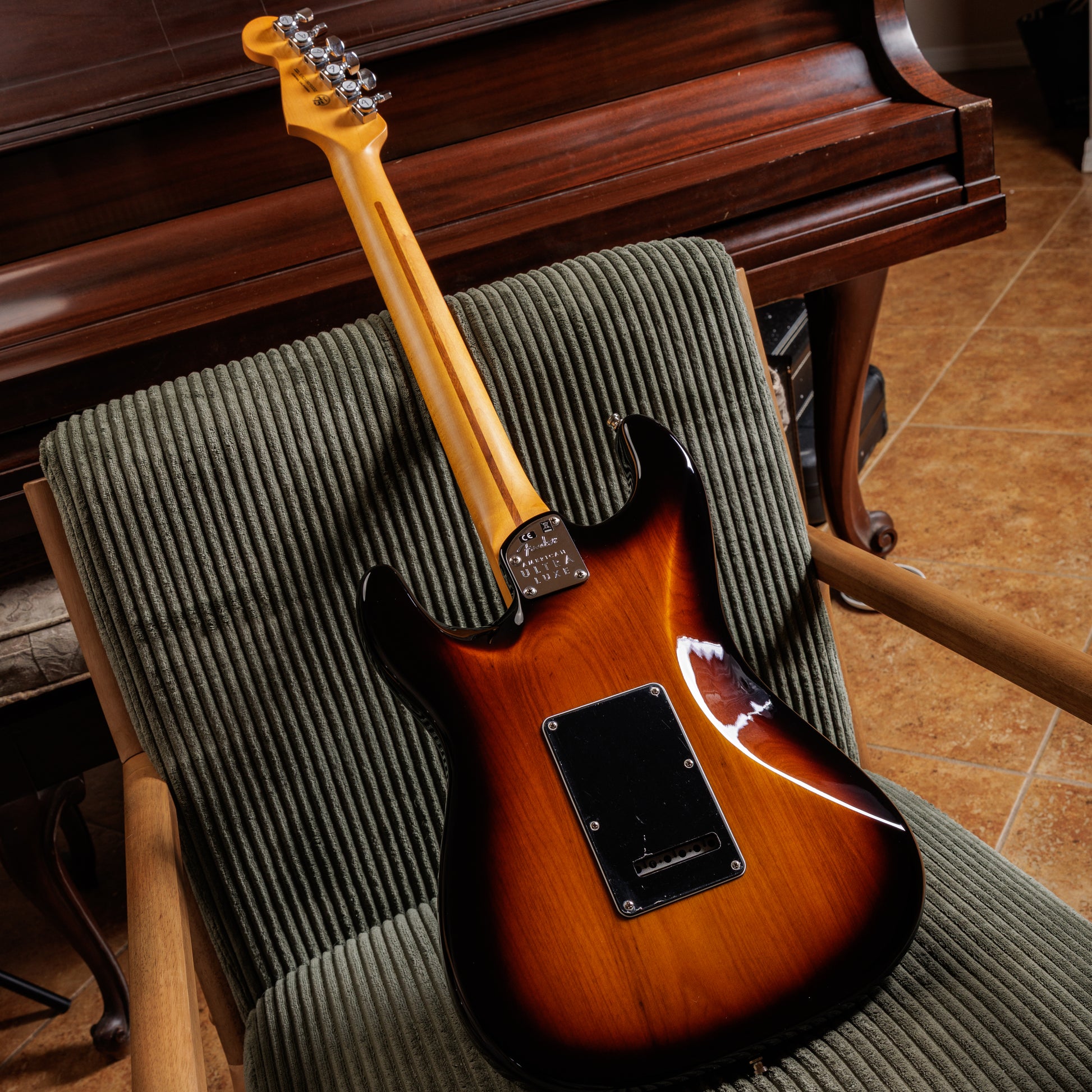Fender American Ultra Luxe Stratocaster with Maple Fretboard 2021 - 2-Color Sunburst