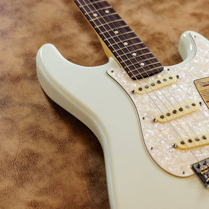 Minty Fender Deluxe Roadhouse Stratocaster with Rosewood Fretboard 2014 - 2015 - Sonic Blue