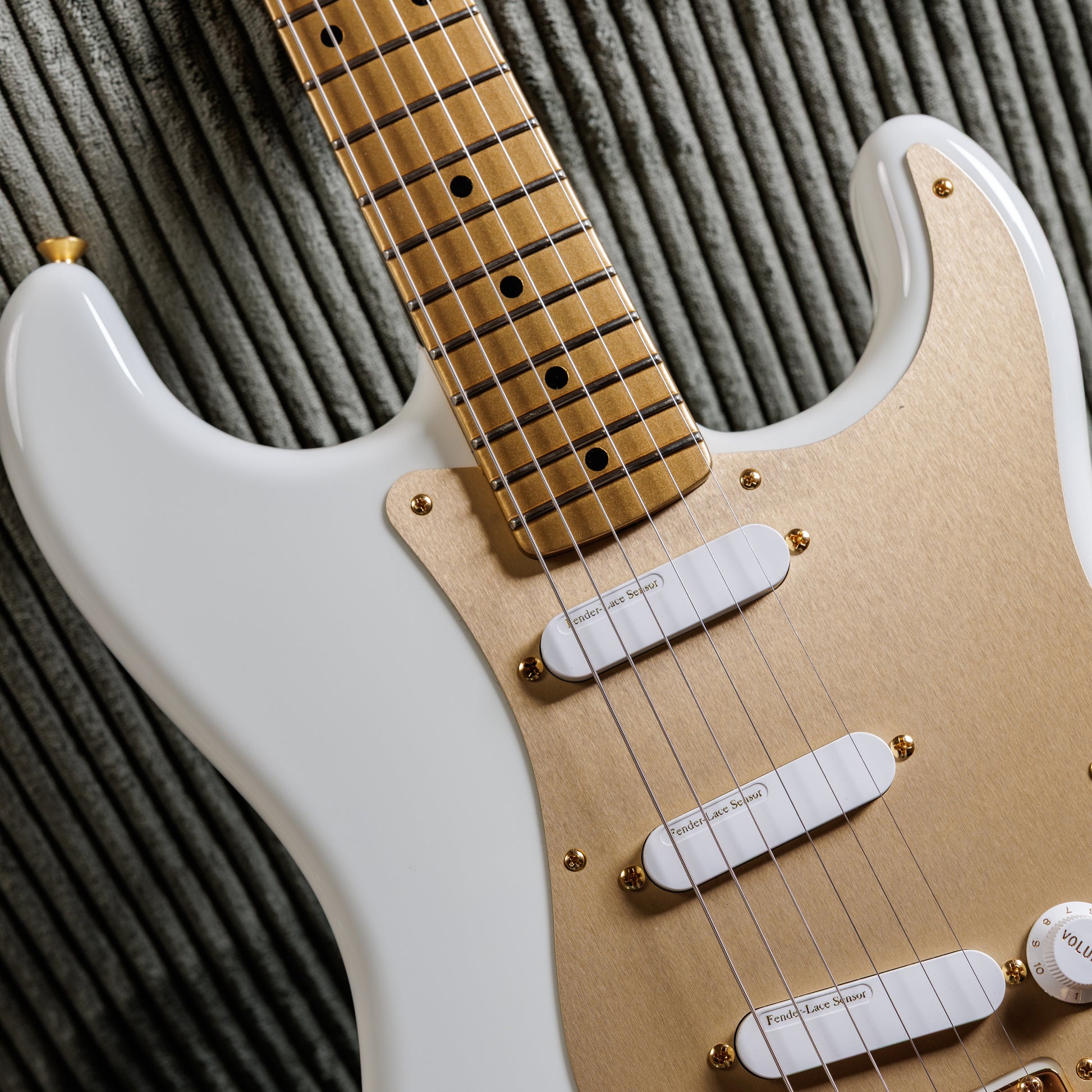 Fender Custom Shop 1959 Stratocaster NOS Olympic White / HLE Gold Lace Sensors