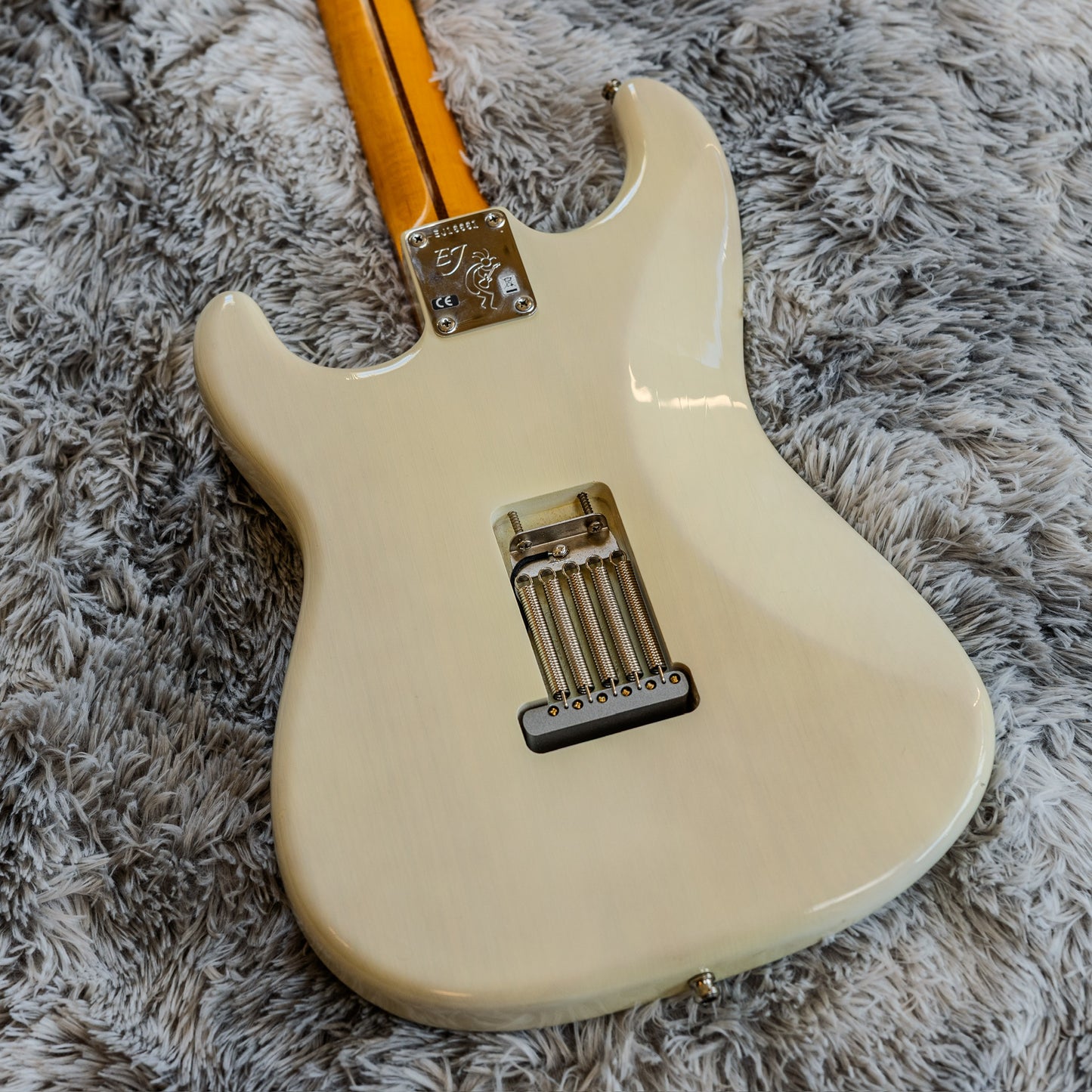 Fender Eric Johnson Stratocaster with Maple Fretboard 2005 - Present - White Blonde