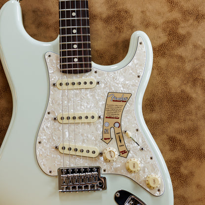 Minty Fender Deluxe Roadhouse Stratocaster with Rosewood Fretboard 2014 - 2015 - Sonic Blue