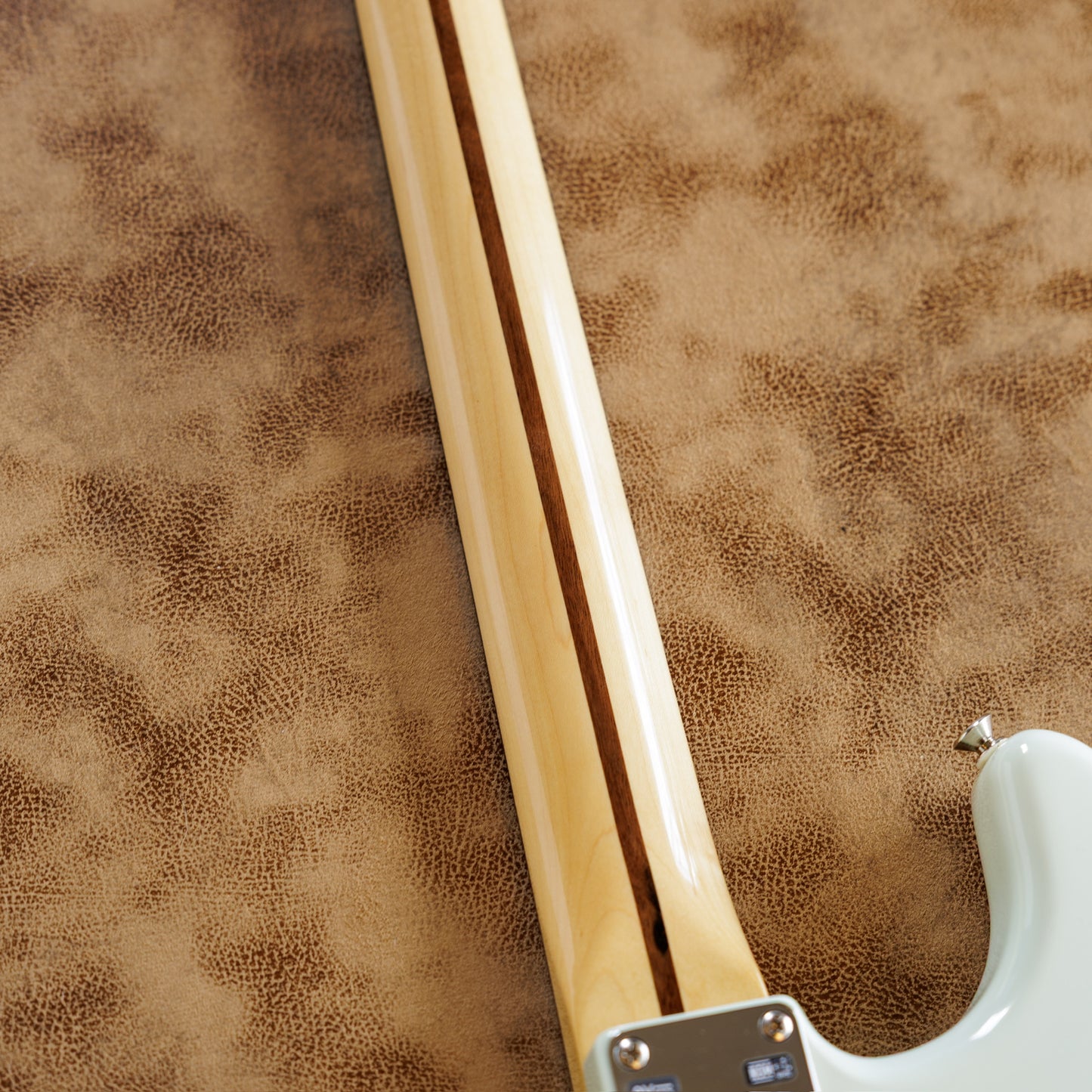 Minty Fender Deluxe Roadhouse Stratocaster with Rosewood Fretboard 2014 - 2015 - Sonic Blue