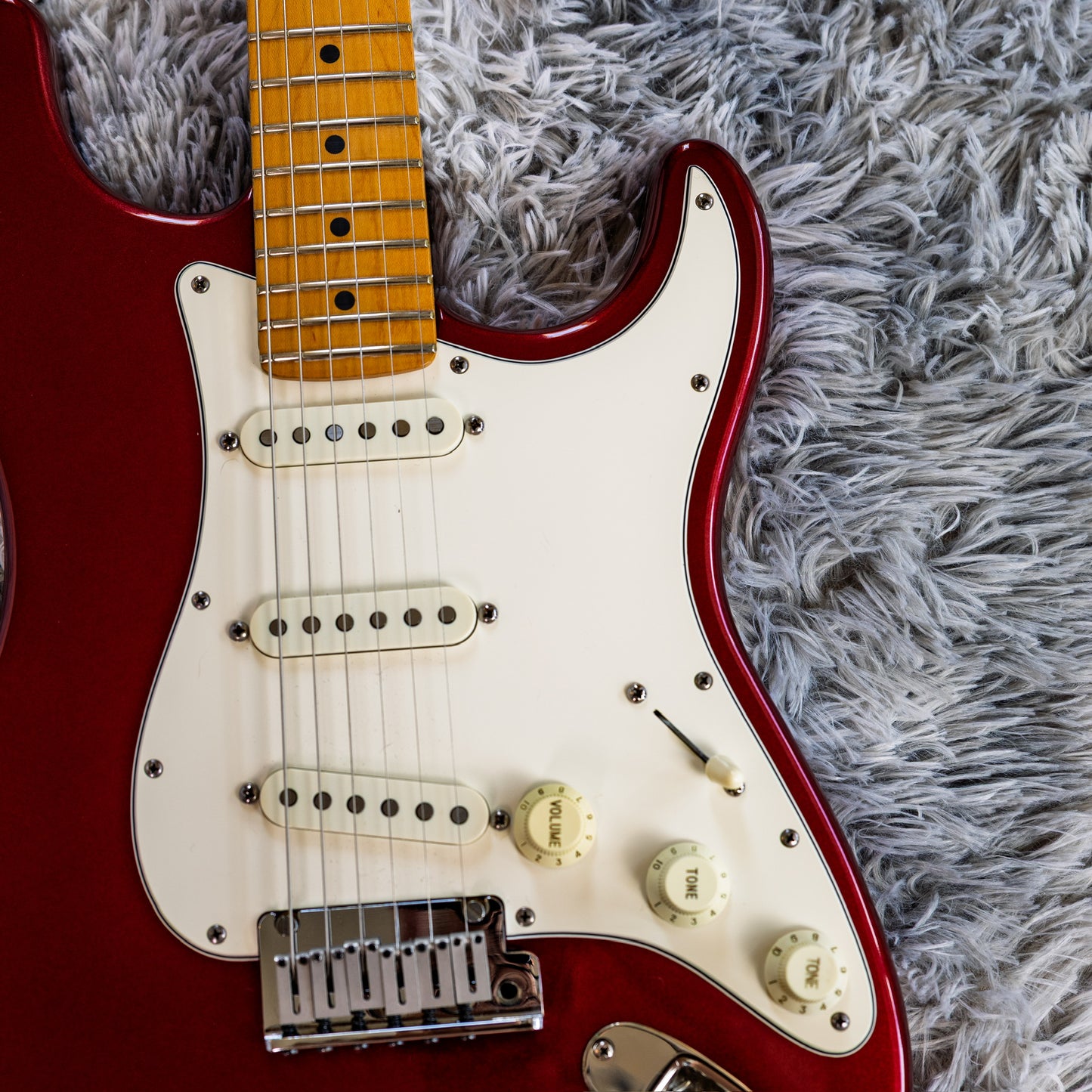Fender American Standard Stratocaster with Maple Fretboard 1991 - Frost Red
