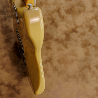 Fender Deluxe Stratocaster with Maple Fretboard 2017 - 2019 - Vintage Blonde